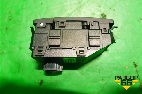 Кнопка аварийной сигнализации (2128207110) для Mercedes Benz E-Klass C207 (купе) с 2009г