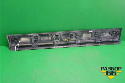 Накладка двери передней правой (FK7221064ACW) для Land Rover Discovery Sport с 2014г