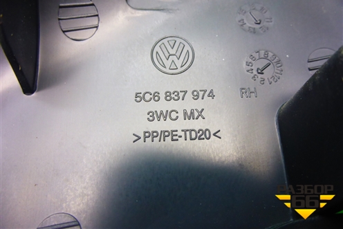 Накладка двери передней правой уголок (5C6837974) для Volkswagen Jetta с 2010-2019г
