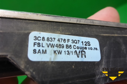 Накладка стекла переднего правого (3C8837476F) для Volkswagen Passat-CC с 2008г