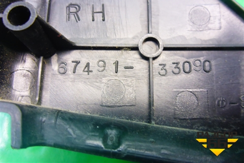 Накладка двери передней правой уголок (6749133090) для Toyota Camry CV3 с 2001-2006г