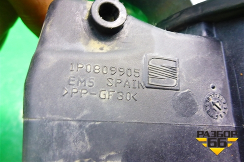 Лючок бензобака (1P0809905) для Seat Leon с 2005-2013г