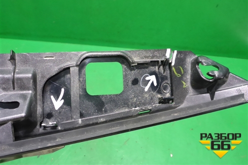 Накладка крышки багажника (7681133520) для Toyota Camry V70 с 2017г