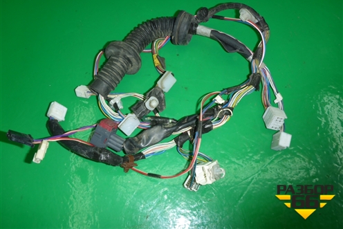 Проводка двери передней правой (8215105490) для Toyota Avensis с 2003-2009г