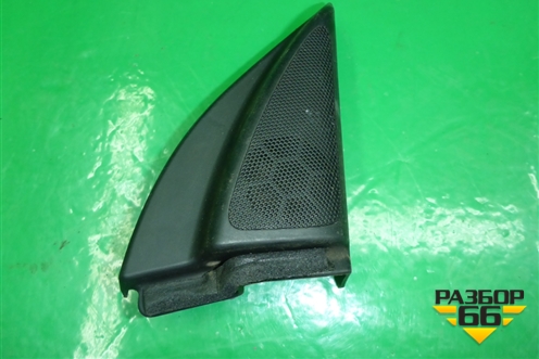 Накладка двери передней правой уголок (6749105060) для Toyota Avensis с 2003-2009г