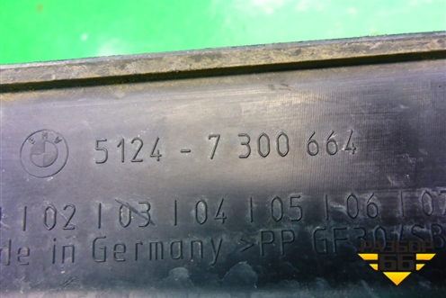 Накладка заднего крыла правого (в проем двери багажника) (51247300664) для BMW 1-серия F20/F21 с 2011г