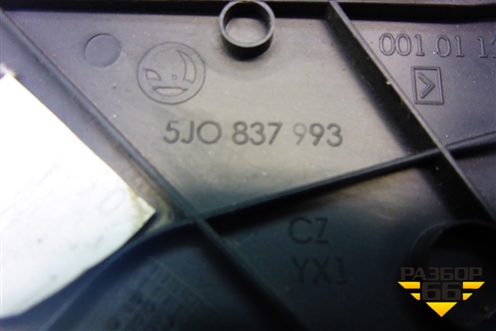 Накладка двери передней левой уголок (5J0837993) для Skoda Fabia с 2007-2014г