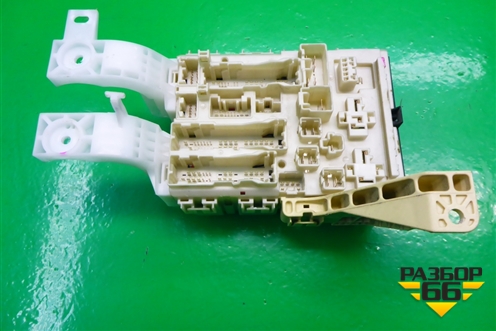 Блок предохранителей салонный (8273052700) для Toyota Yaris с 2005-2011г