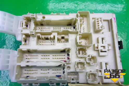 Блок предохранителей салонный (8273052700) для Toyota Yaris с 2005-2011г