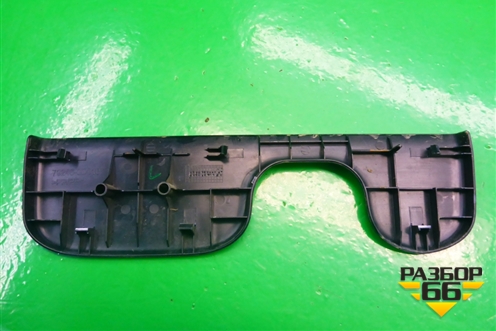 Накладка внутренняя (заднего левого сидения) (792460D010) для Toyota Yaris с 2005-2011г