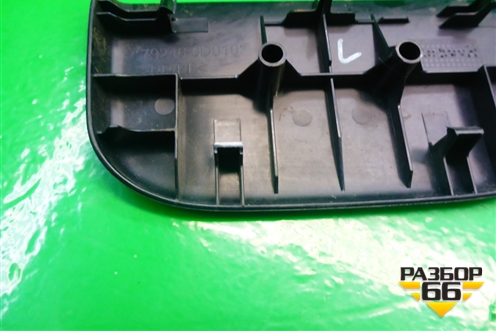 Накладка внутренняя (заднего левого сидения) (792460D010) для Toyota Yaris с 2005-2011г