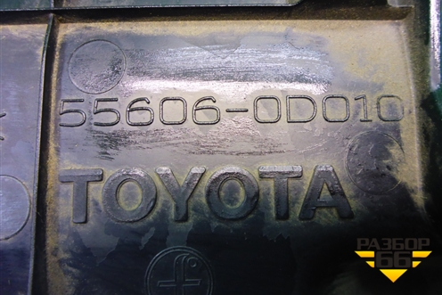 Накладка на торпедо (нижняя левая) (556060D010) для Toyota Yaris с 2005-2011г