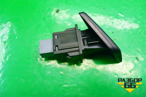 Кнопка аварийной сигнализации (843320D020) для Toyota Yaris с 2005-2011г