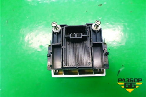 Кнопка стояночного тормоза (YUG500391MVM) для Land Rover Range Rover 3 с 2002-2012г