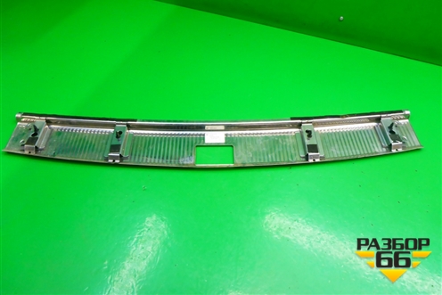 Обшивка багажника на заднюю панель (7L6863459) для Volkswagen Touareg c 2002-2010г