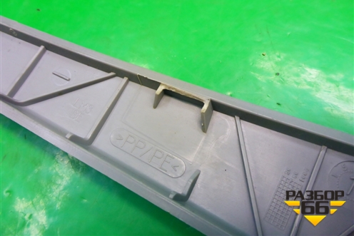 Накладка на торпедо (правая вертикальная) (7L0868240) для Volkswagen Touareg c 2002-2010г (Туарег)