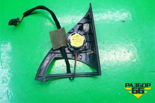 Накладка двери передней левой уголок (7L6837993) для Volkswagen Touareg c 2002-2010г