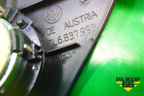 Накладка двери передней левой уголок (7L6837993) для Volkswagen Touareg c 2002-2010г