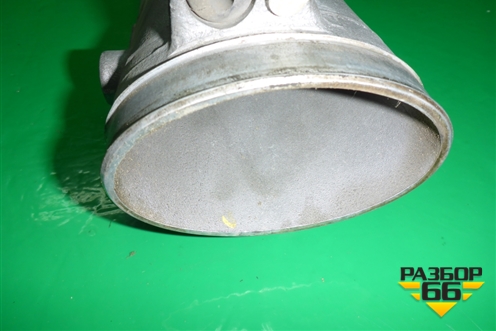 Воздуховод (на заслонку 4.2 V8) (4H339C684AD) для Land Rover Range Rover 3 с 2002-2012г