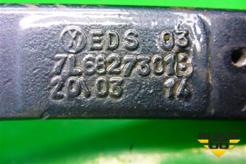 Петля двери багажника (левая) (7L6827301) для Volkswagen Touareg c 2002-2010г