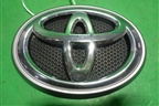 Эмблема (после 2013г на решётку радиатора под камеру) (5314360030) для Toyota Land Cruiser Prado(150) с 2009г