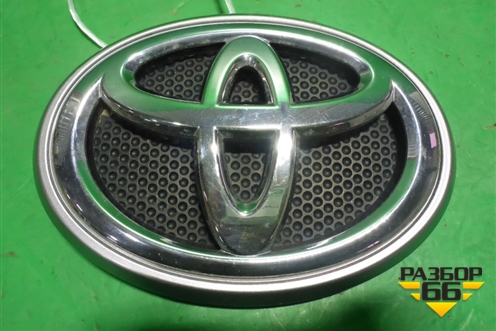 Эмблема (после 2013г на решётку радиатора под камеру) (5314360030) для Toyota Land Cruiser Prado(150) с 2009г