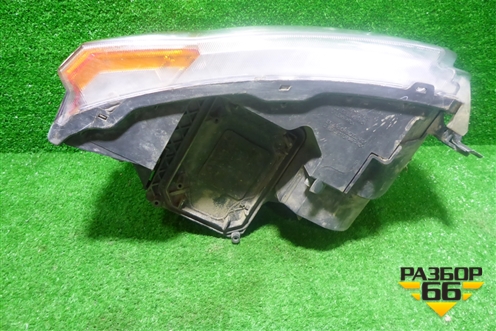 Фара правая (галоген) (XBC001062) для Land Rover Discovery 3 с 2004-2009г