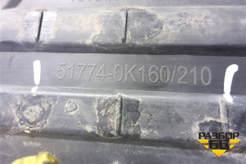 Накладка на порог наружная правая (517740K160) для Toyota Hilux с 2015г
