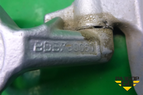 Петля двери задней правой нижняя (BDB780062) для Land Rover Discovery 3 с 2004-2009г