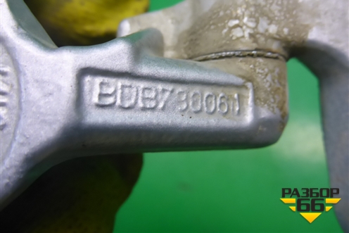 Петля двери передней правой нижняя (BDB780061) для Land Rover Discovery 3 с 2004-2009г