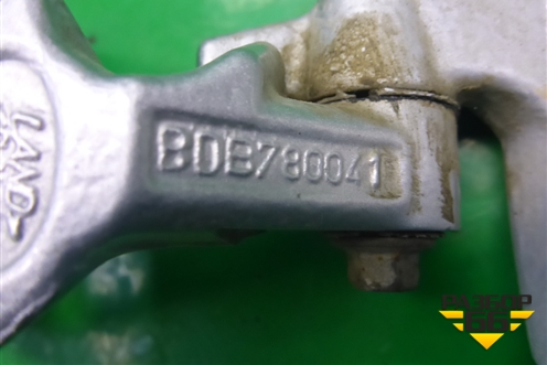 Петля двери задней правой верхняя (BDB780041) для Land Rover Discovery 3 с 2004-2009г