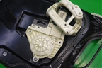 Стеклоподъёмник электрический передний левый (CUH500110) для Land Rover Discovery 3 с 2004-2009г