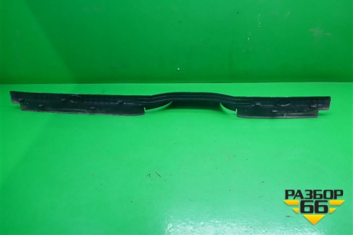Накладка порога внутренняя правая (EMH500160) для Land Rover Discovery 3 с 2004-2009г