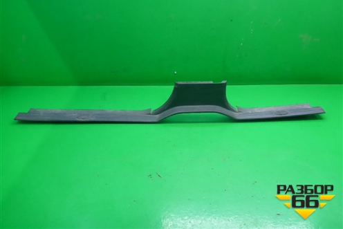 Накладка порога внутренняя правая (EMH500160) для Land Rover Discovery 3 с 2004-2009г