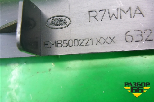 Накладка на торпедо (вертикальная правая) (EMB500221) для Land Rover Discovery 3 с 2004-2009г