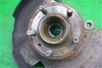 Кулак поворотный передний левый для Land Rover Discovery 3 с 2004-2009г