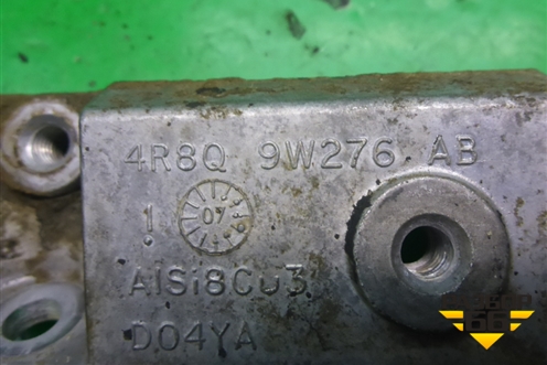 Кронштейн (топливной рейки 2.7л 276DT) (4R8Q9W276AB) для Land Rover Discovery 3 с 2004-2009г