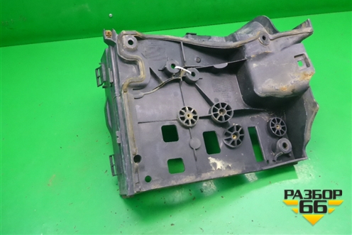 Площадка под аккумулятор (правая) (DWM500041) для Land Rover Discovery 3 с 2004-2009г