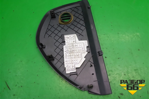 Накладка на торпедо (боковая левая) (1Z0857503) для Skoda Octavia (А5) с 2004-2013г
