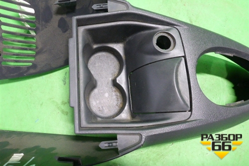 Консоль (под механику) (8200359533) для Renault Clio с 1998-2002г