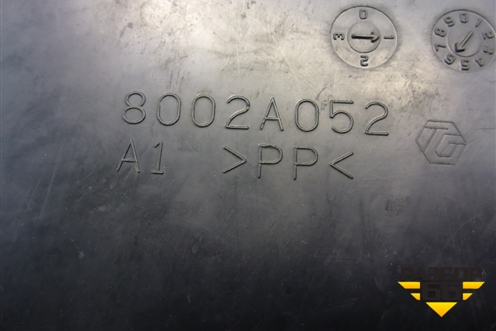 Накладка на торпедо (правая под бардачком) (8002A052) для Mitsubishi ASX с 2010г