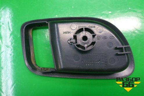 Накладка двери передней правой (на ручку открывания) (826214D000) для Kia Carnival с 2005-2014г