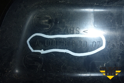 Накладка зеркала правого  (На верхнее крепление) (А0008113007) для Mercedes Benz  TRUCK Axor 2 с 2004г