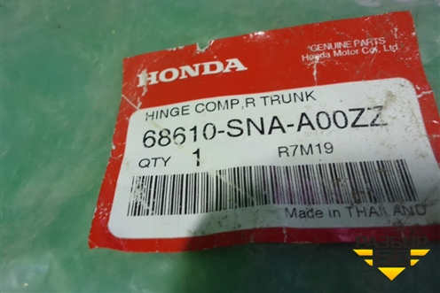 Петля крышки багажника правая (новая) (68610SNAA00ZZ) для Honda Civic 4D с 2006-2012г