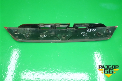 Накладка двери багажника (под камеру) для Nissan Qashqai (J11E) с 2013г