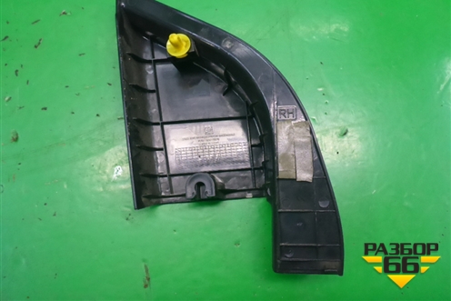 Накладка двери передней правой уголок (95015626) для Chevrolet Aveo (Т300) с 2011г
