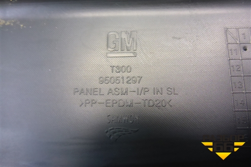 Накладка на торпедо (над коленями пассажира) (95051297) для Chevrolet Aveo (Т300) с 2011г