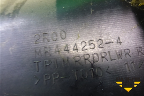 Обшивка двери задней правой под электрику (седан) (MR444252) для Mitsubishi Lancer-9  с 2003-2008г