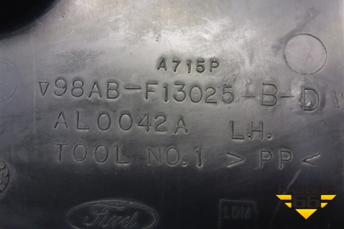 Обшивка багажника на заднюю панель (левая седан) (98ABF13025) для Ford Focus 1 с 1998-2004г