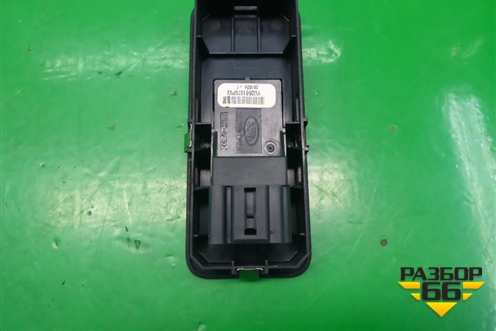 Кнопка стеклоподъёмника (задняя левая) (YUD501070PVJ) для Land Rover Discovery 3 с 2004-2009г
